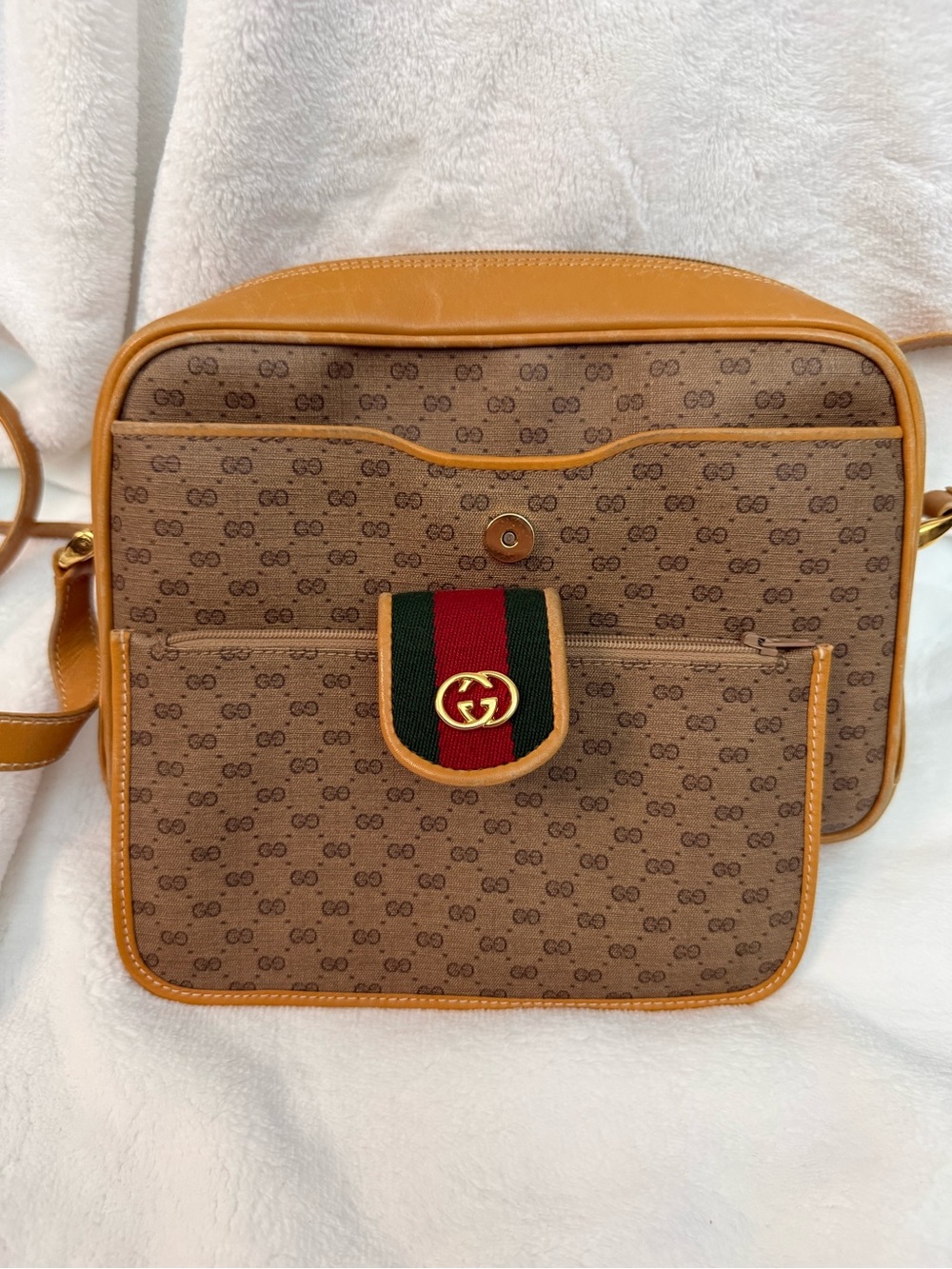 Gucci Brown GG Canvas Crossbody with Red and Green Web - Picture 3 of 14